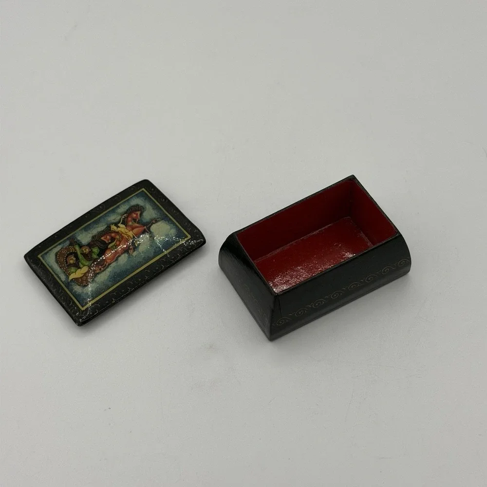 Vtg Hand Painted TROIKA Trinket Box Sleigh/3 Horse's Red & Black Lacquer Signed